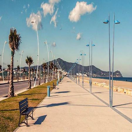 Appartement Martil 3 Chambres Proche De Centre Ville 5Mn A Pied Et La Plage 10Mn A Pied Et 10Mn De Aeroport Tetouan En Voiture ภายนอก รูปภาพ