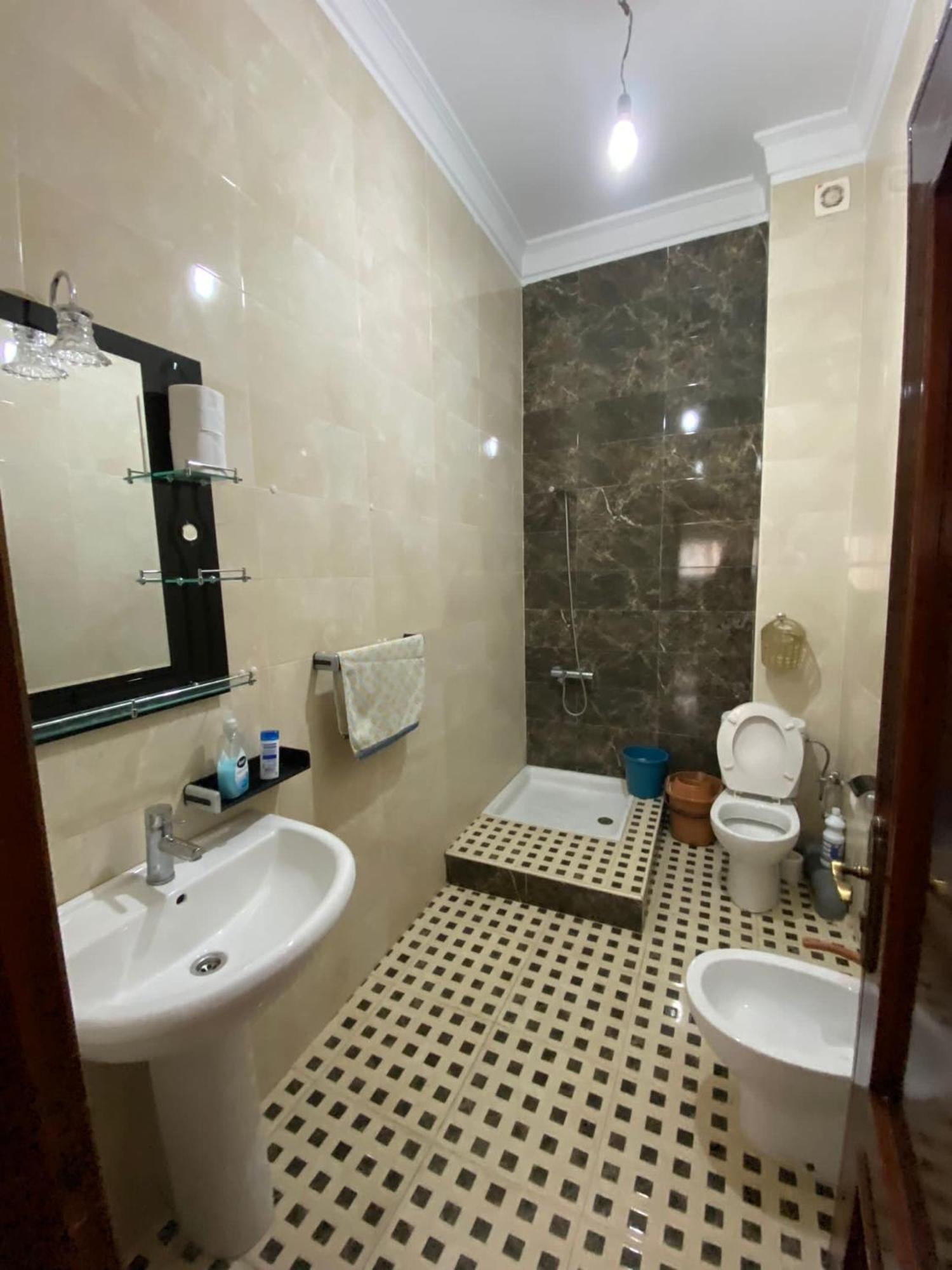 Appartement Martil 3 Chambres Proche De Centre Ville 5Mn A Pied Et La Plage 10Mn A Pied Et 10Mn De Aeroport Tetouan En Voiture ภายนอก รูปภาพ